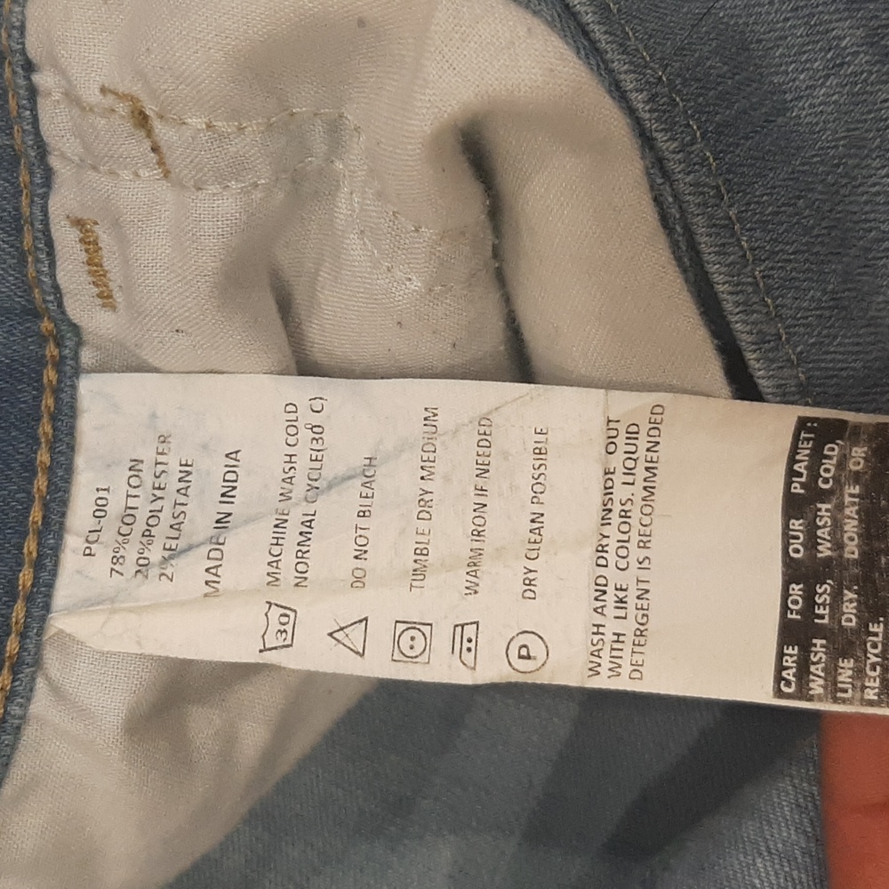 Levis - Picture 6 of 10
